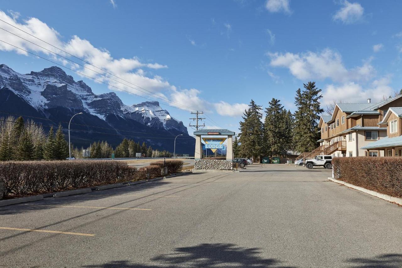 Mountain Gate - Pet Friendly 2Br W Mountain Views And Open Hot Tub Villa Canmore Exterior photo